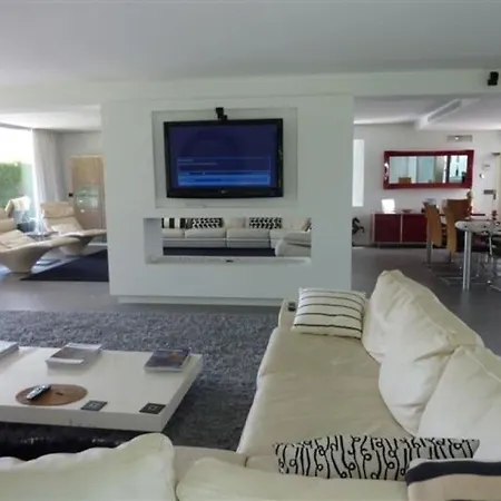 Casa Monte, - Luxury Villa, Nueva Andalucia. Great For Families/golfers Villa Marbella
